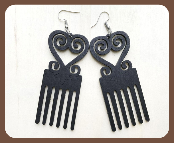 Los aretes de madera son diversos en formas y colores
